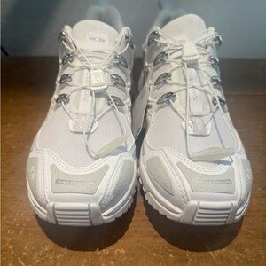 Salomon White Athletic Shoes Modern Design